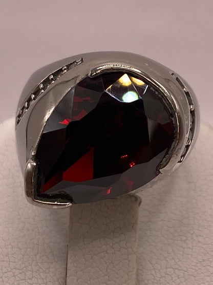 Anillo Moderno con Zirconia Rojo Oscuro Corte Gota en Plata Ley 925, vista posterior