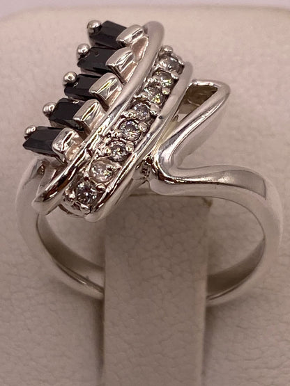 Anillo Moderno con Zirconias Negras en Plata Ley 925, vista superior
