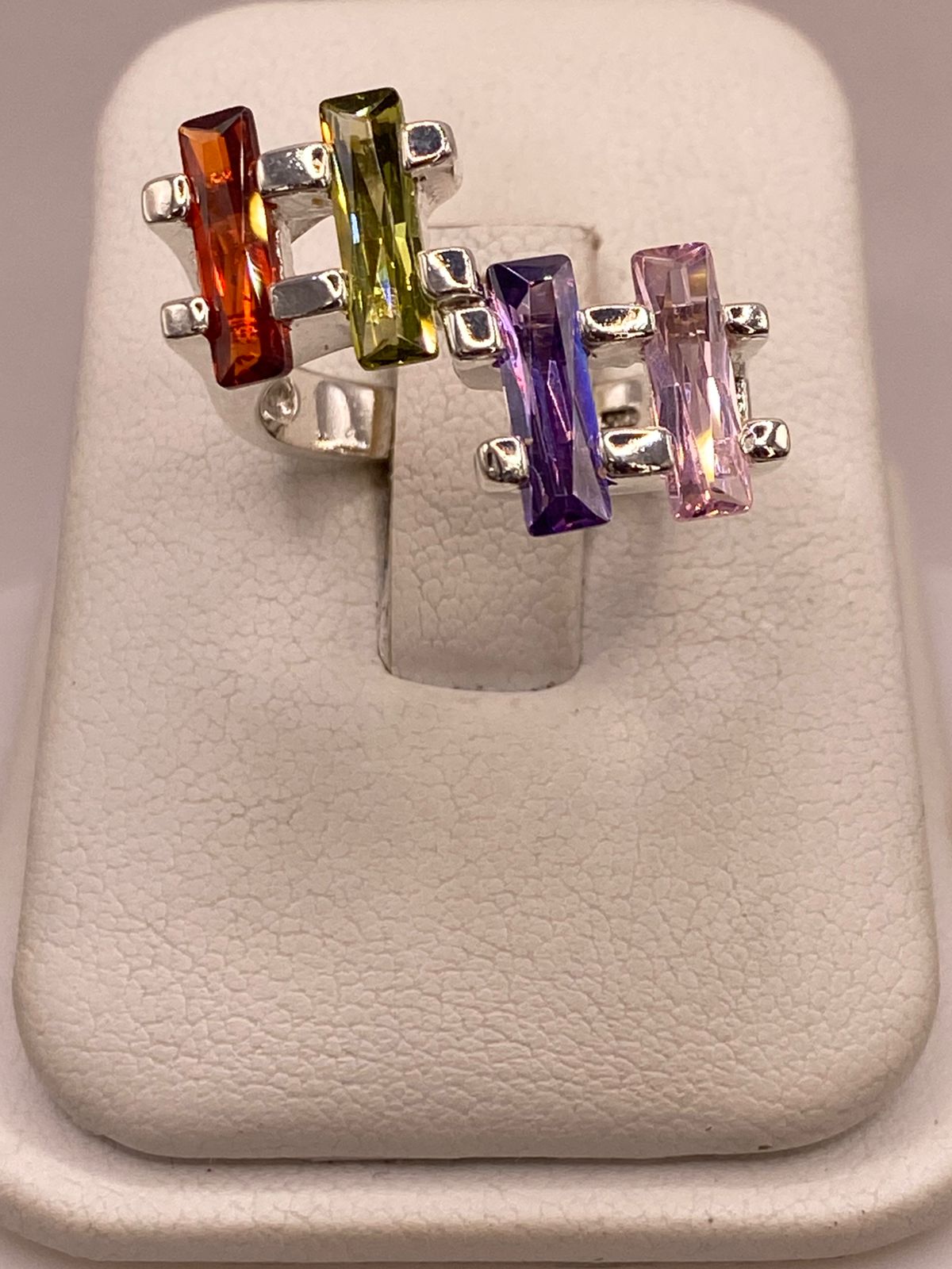 Anillo Multicolor de Zirconias Baguette Plata Ley 925, vista frontal
