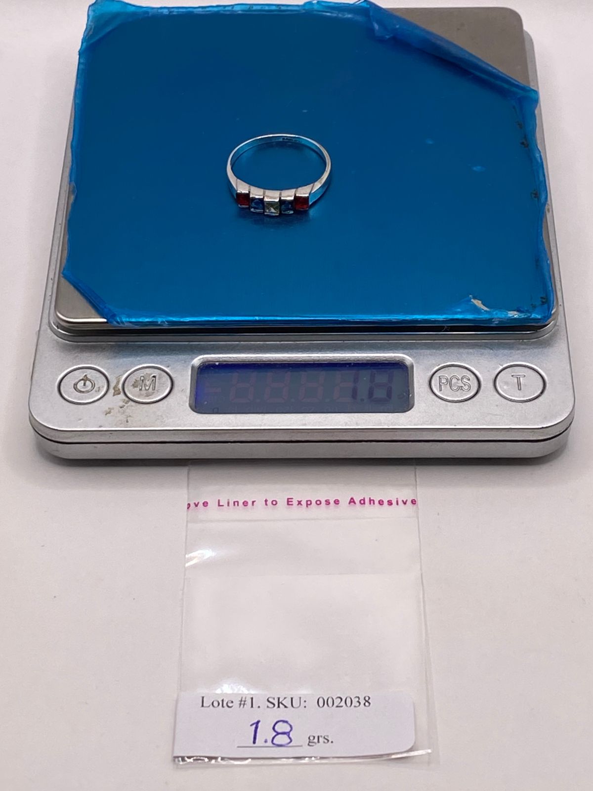 Anillo Multicolor con Zirconias en Plata Ley 925, peso en gramos (báscula)