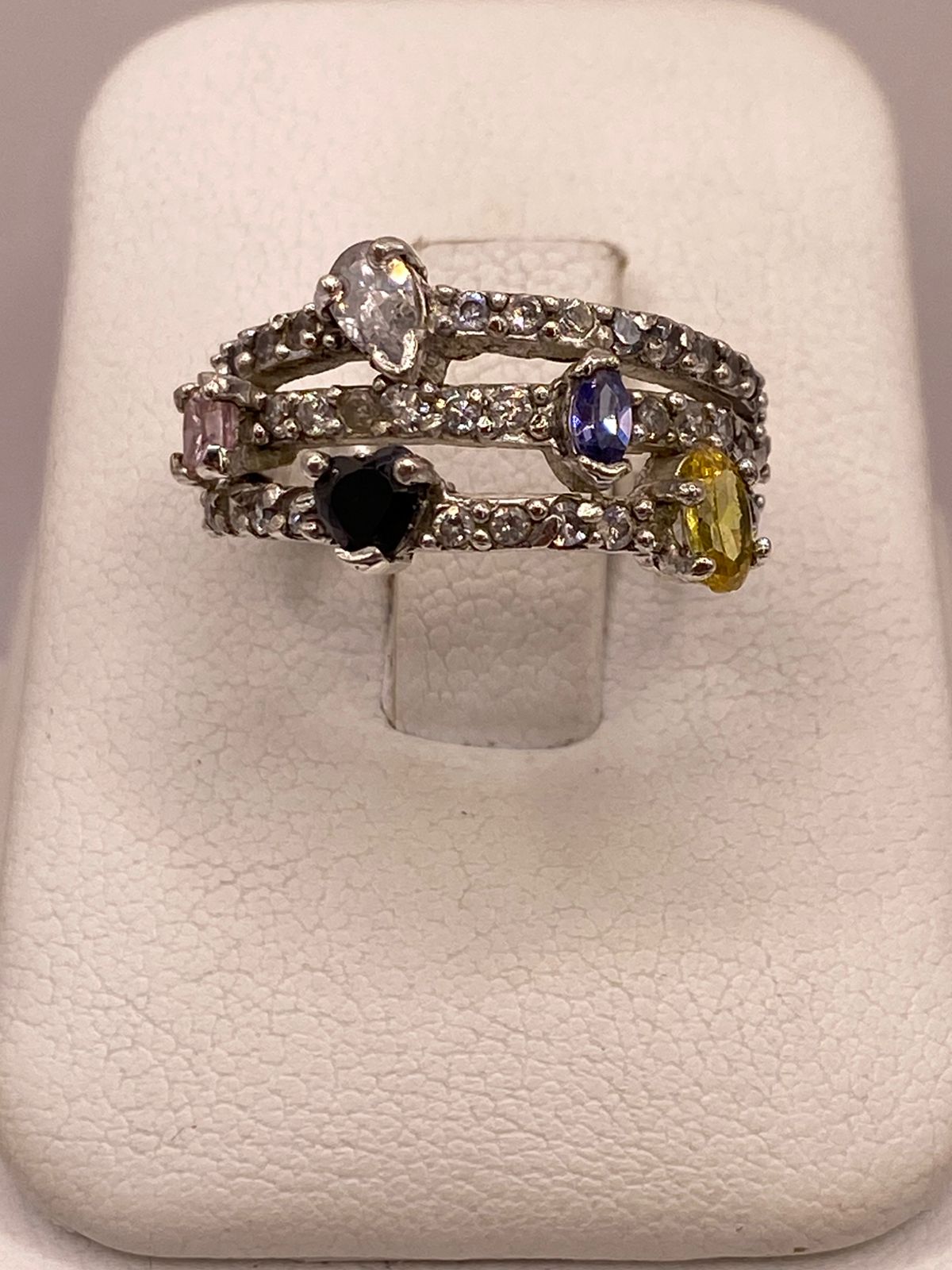 Anillo Multicolor con Zirconias en Plata Ley 925, vista frontal