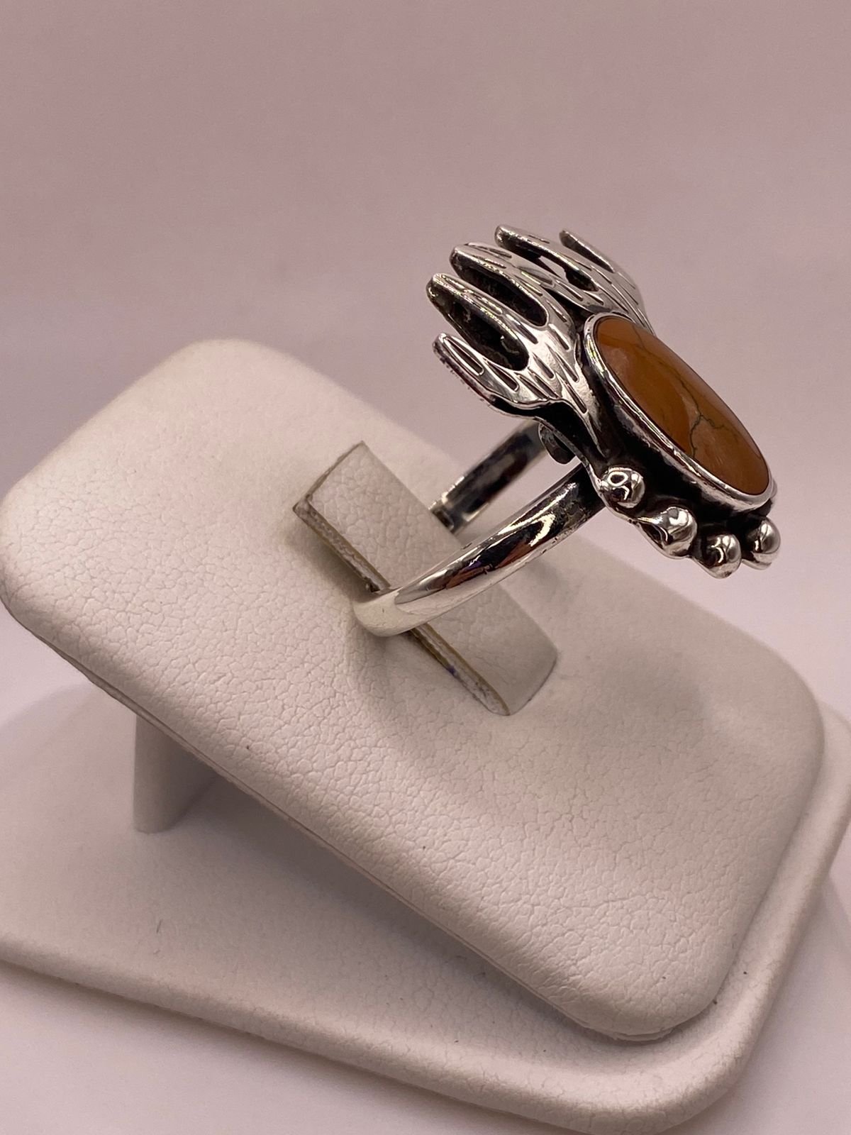 Anillo Navajo de Plata Ley 925 con Cornalina, vista lateral