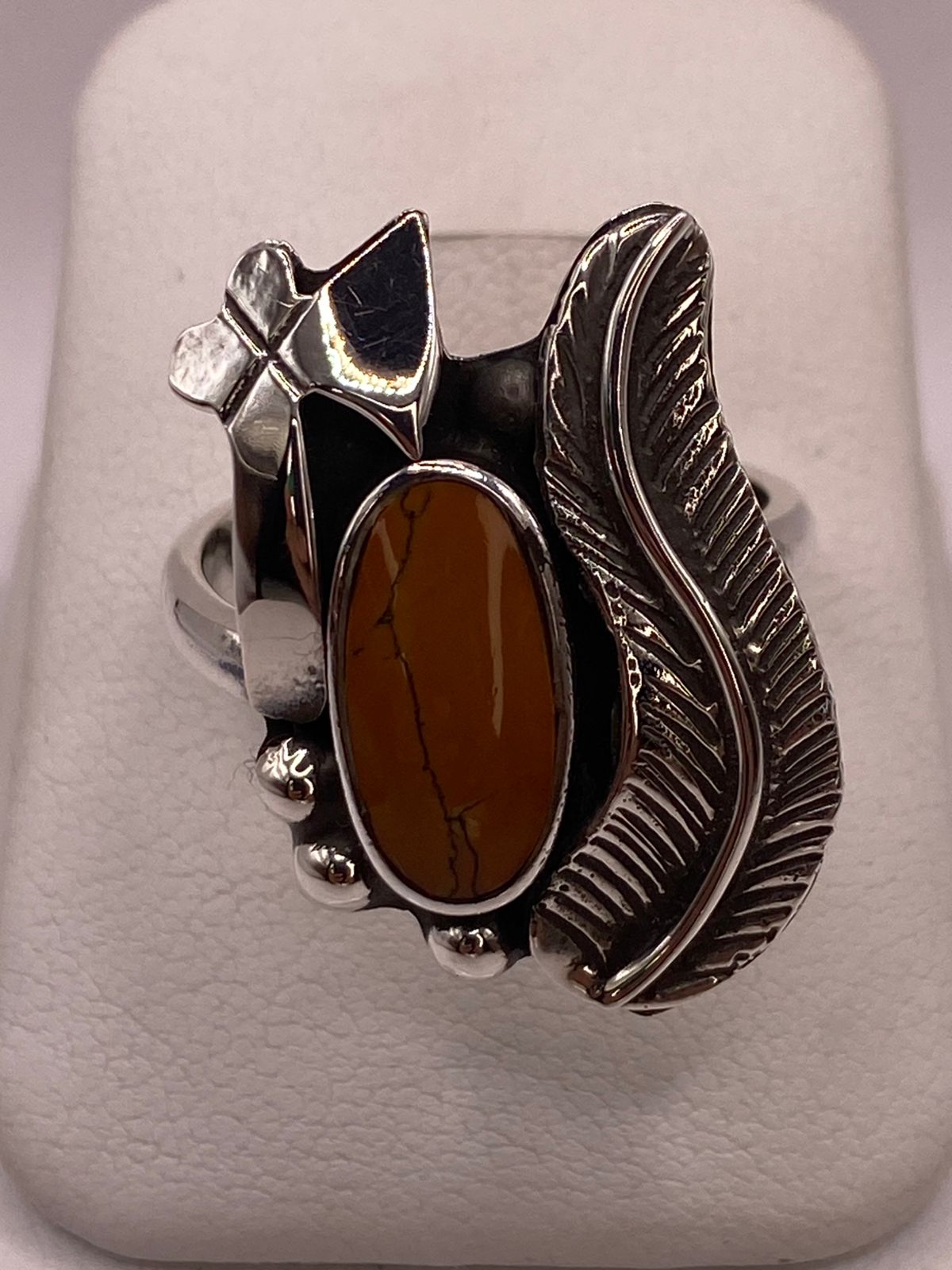 Anillo Navajo de Pluma de Plata Ley 925 con Jaspe — ángulo diagonal
