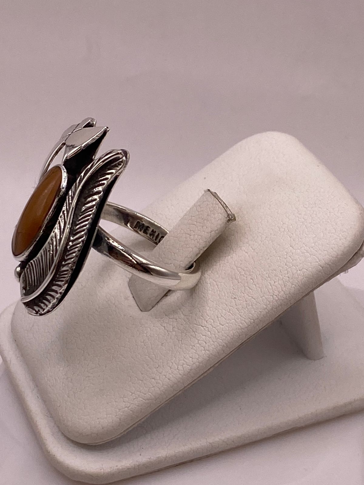 Anillo Navajo de Pluma de Plata Ley 925 con Jaspe, vista lateral