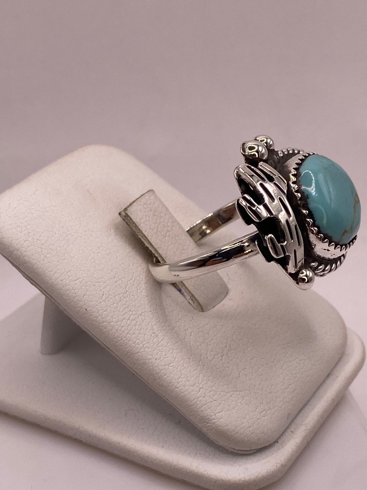 Anillo Navajo de Plata Ley 925 con Turquesa, vista lateral