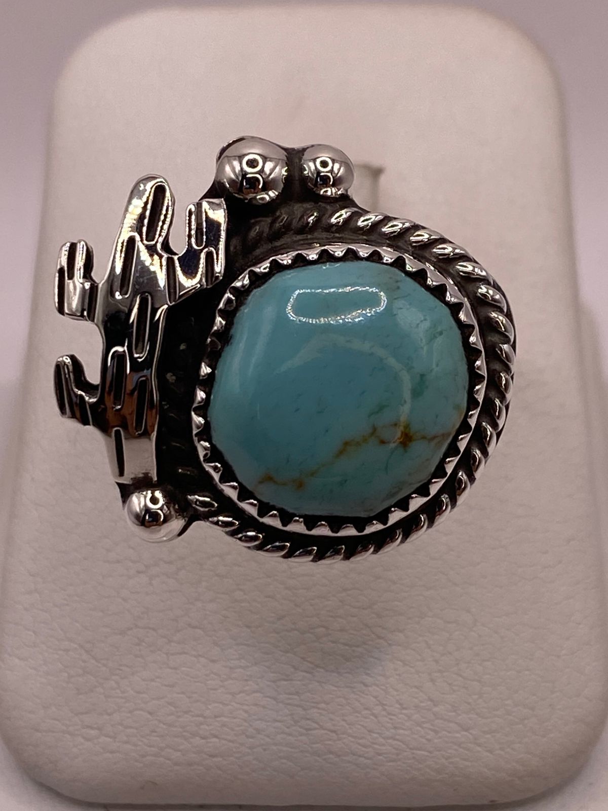 Anillo Navajo de Plata Ley 925 con Turquesa, vista de detalle