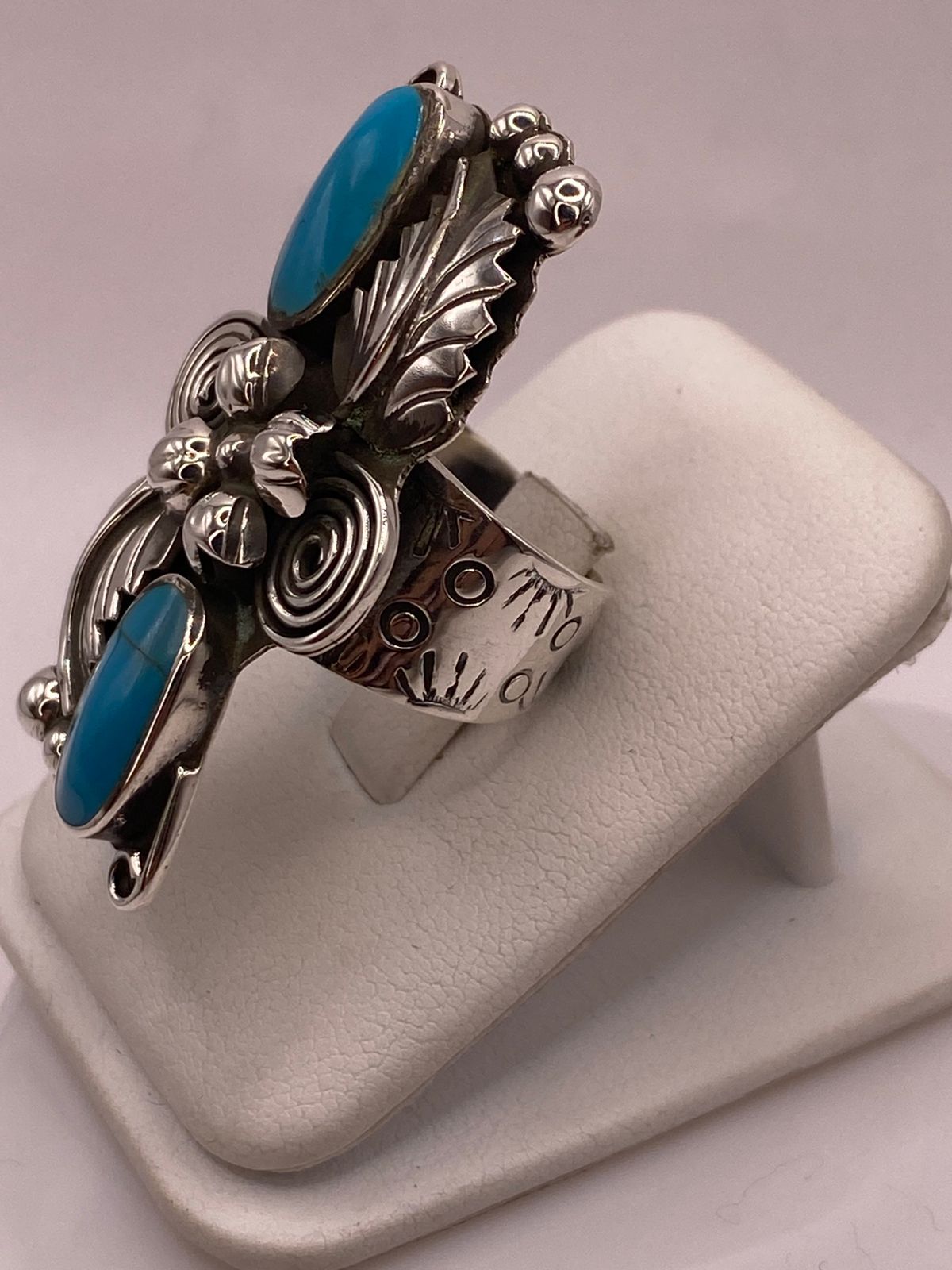 Anillo Navajo de Pluma de Plata Ley 925 con Turquesa, vista frontal
