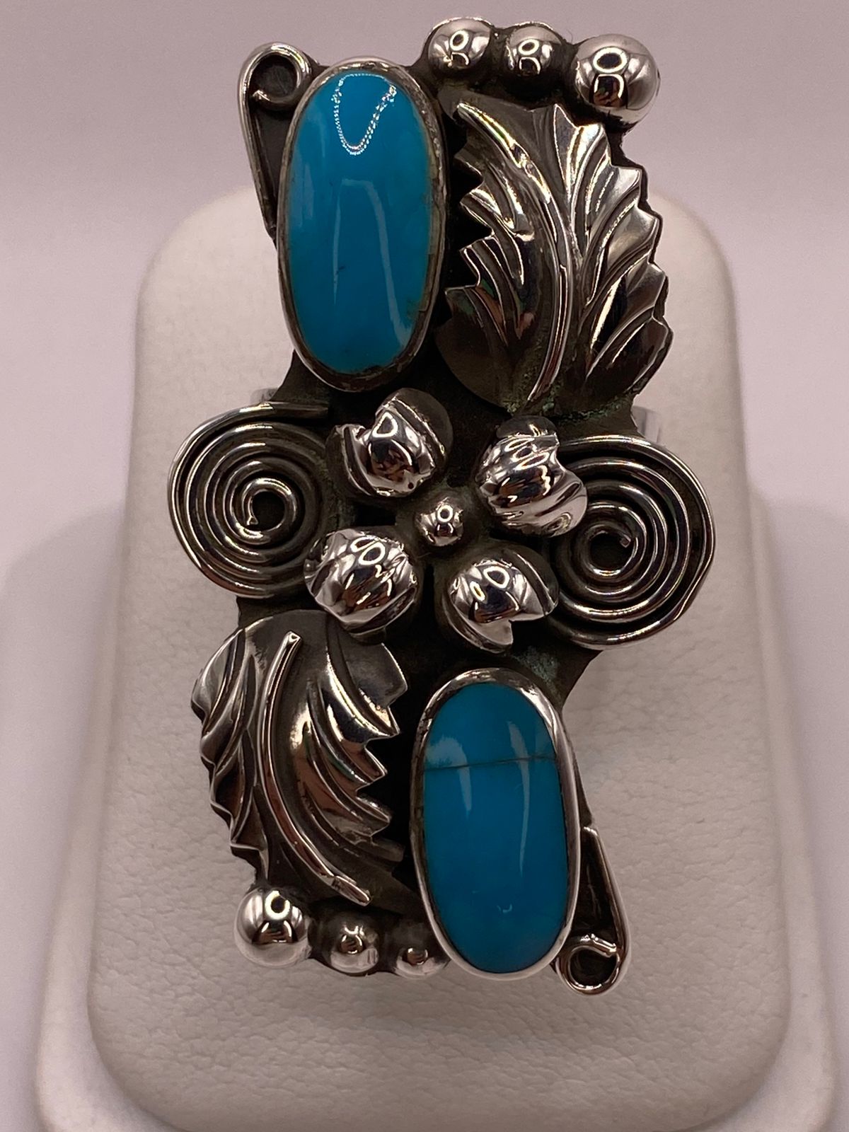 Anillo Navajo de Pluma de Plata Ley 925 con Turquesa, vista lateral