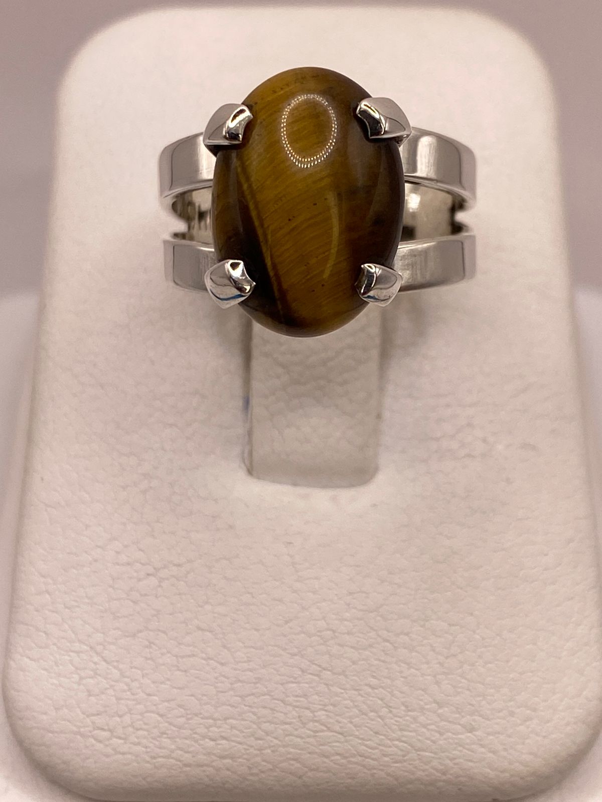 Anillo Ojo de Tigre de Plata Ley 925, vista de detalle