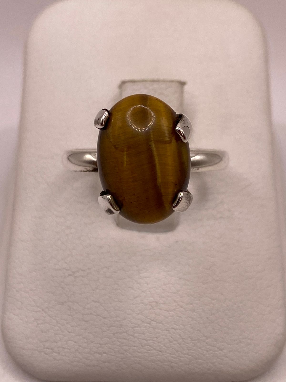 Anillo con Ojo de Tigre de Plata Ley 925 — ángulo diagonal
