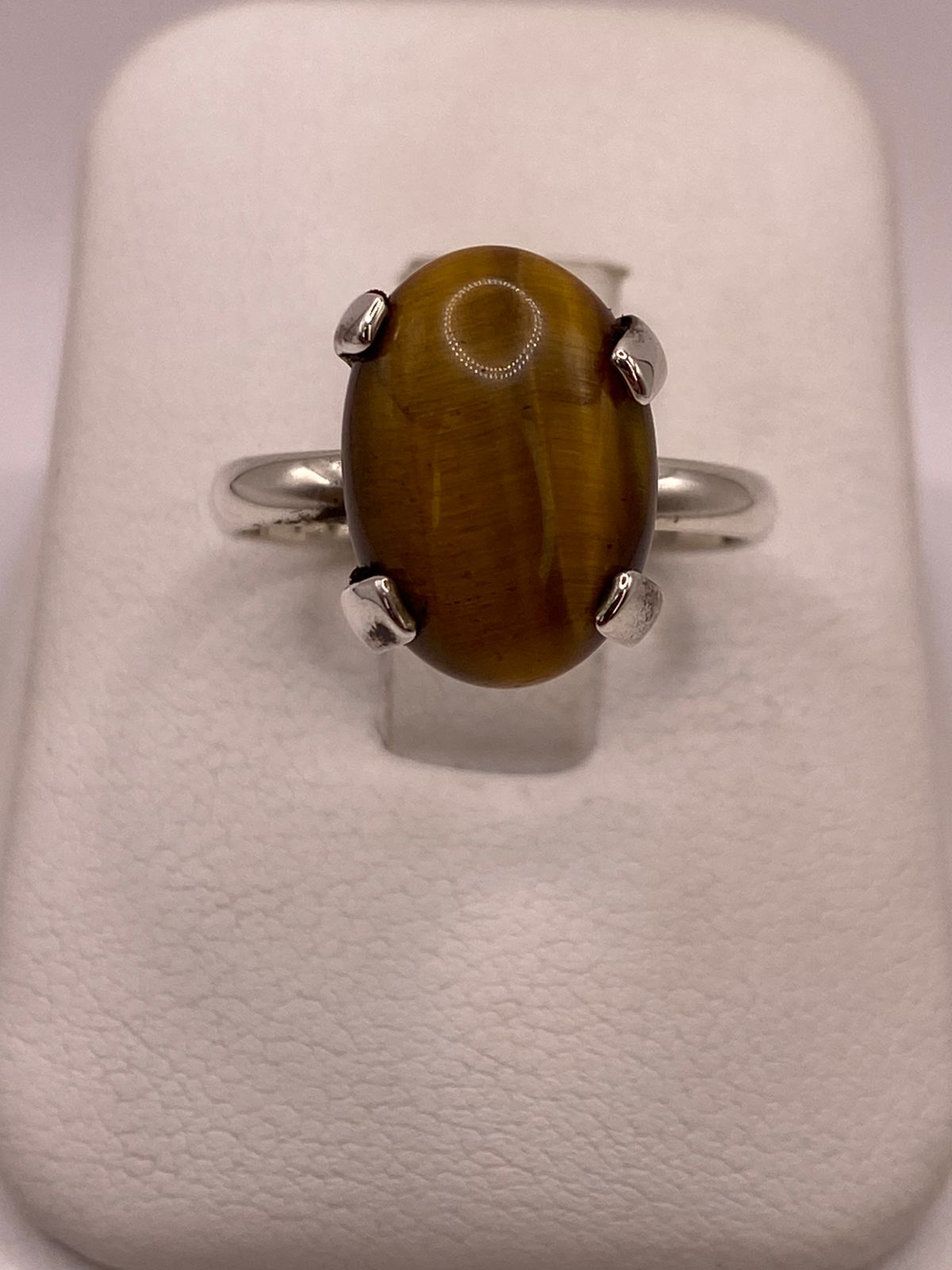 Anillo con Ojo de Tigre de Plata Ley 925, vista de detalle
