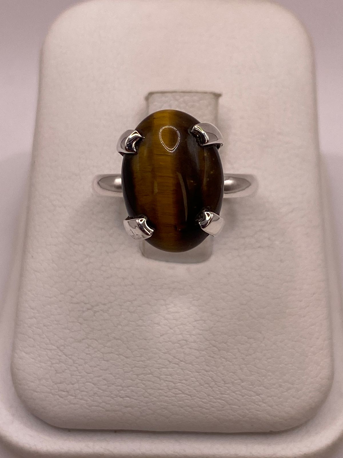 Anillo con Ojo de Tigre de Plata Ley 925 — ángulo diagonal