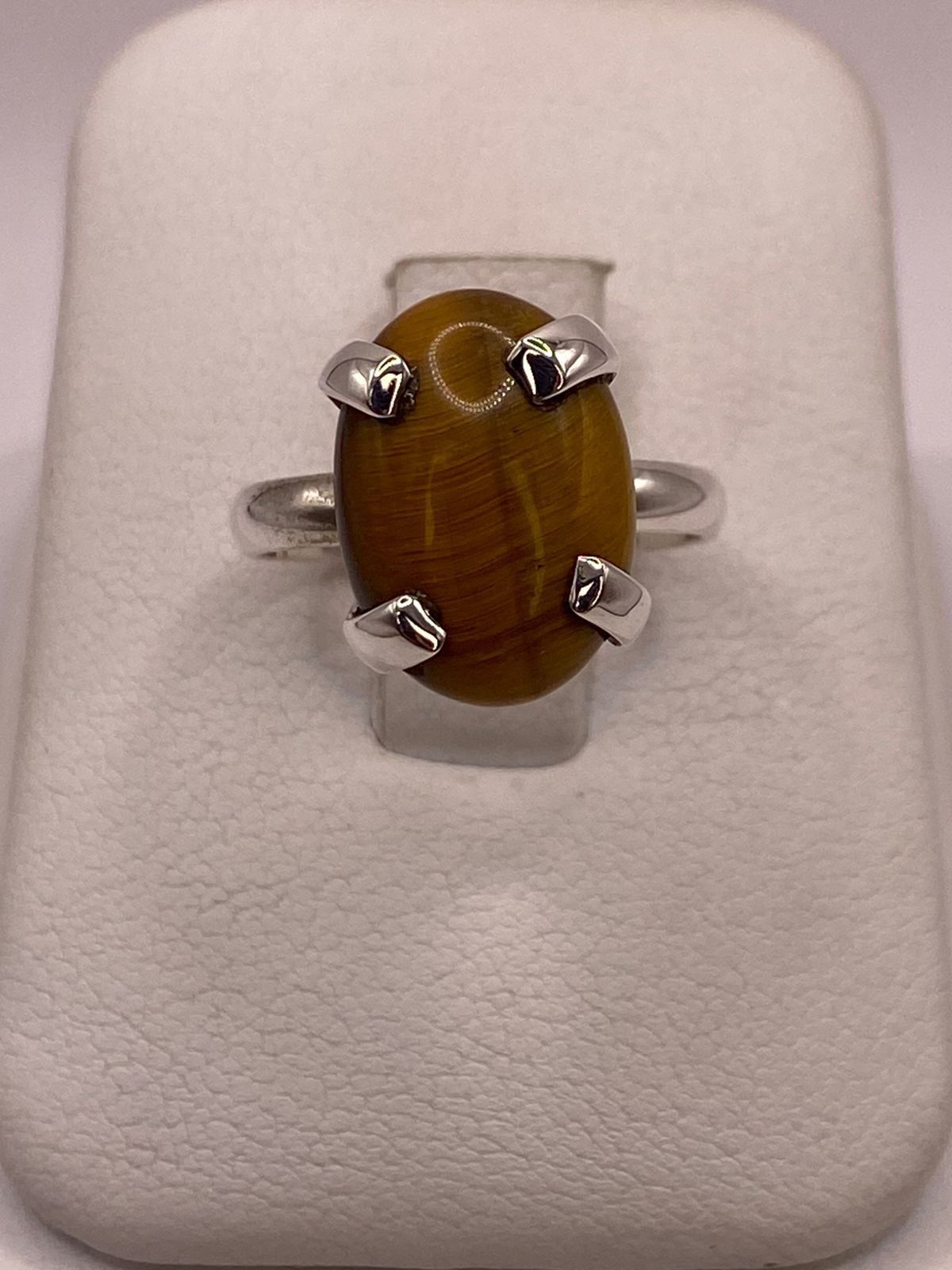 Anillo con Ojo de Tigre de Plata Ley 925 — ángulo diagonal