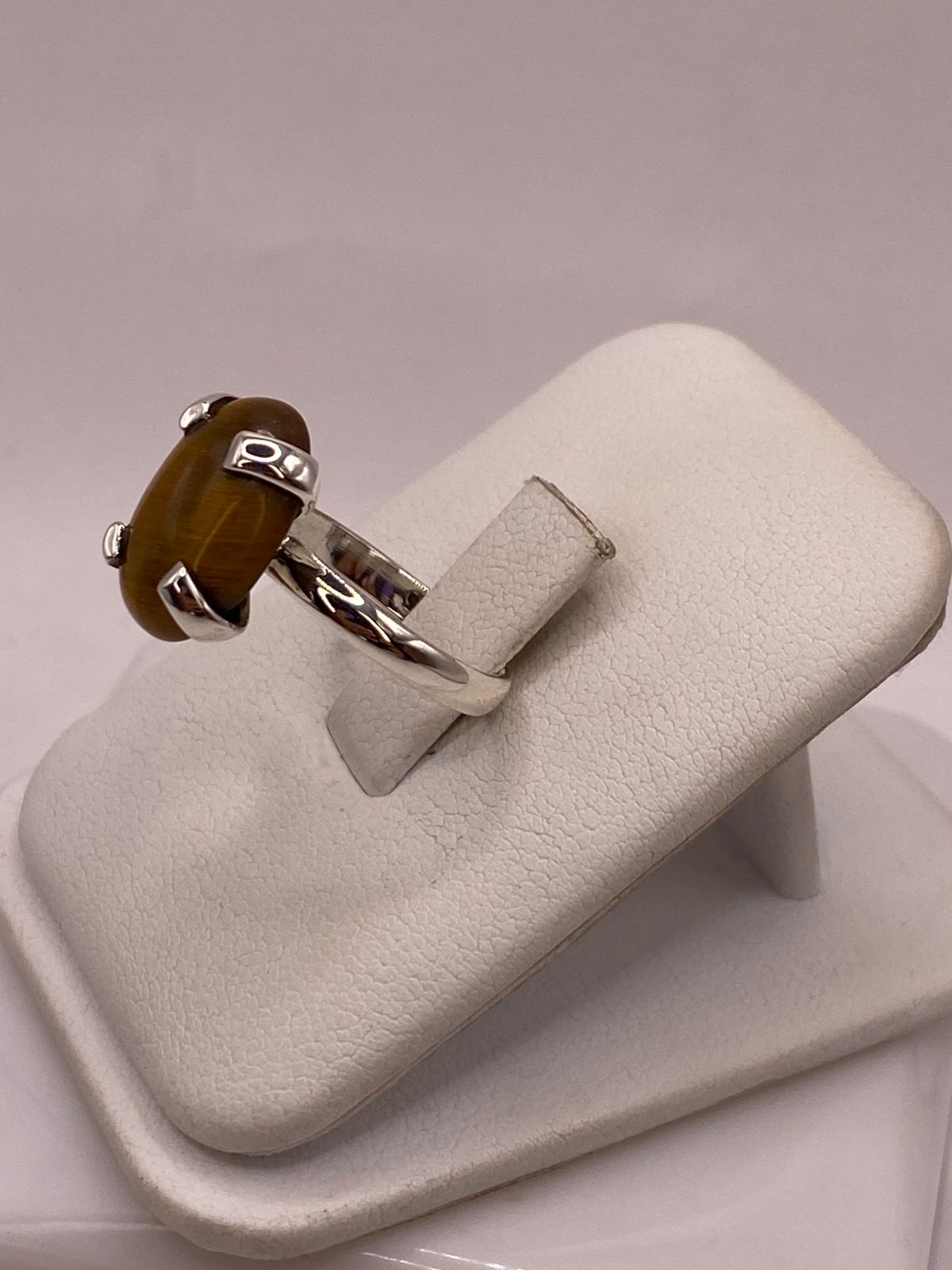 Anillo con Ojo de Tigre de Plata Ley 925, vista lateral