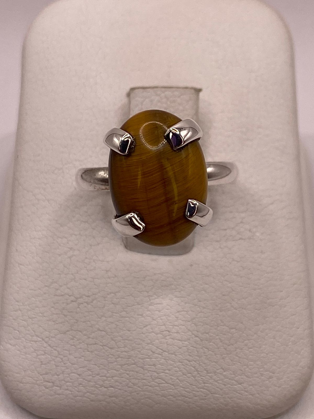 Anillo con Ojo de Tigre de Plata Ley 925, vista de detalle