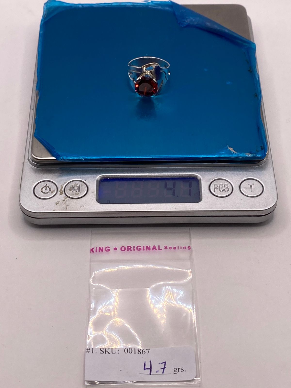 Anillo Ondulado de Plata Ley 925 con Zirconia Roja, peso en gramos (báscula)