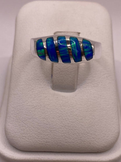 Anillo de Ópalo Azul y Verde con Diseño Curvo en Plata Ley 950, vista de detalle