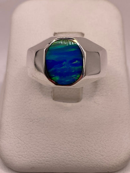 Anillo de Ópalo de Fuego Azul Iridiscente en Plata Ley .925, vista superior