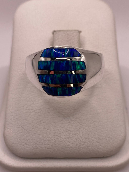 Anillo de Ópalo de Fuego Azul Iridiscente en Plata Ley 950 en báscula mostrando peso