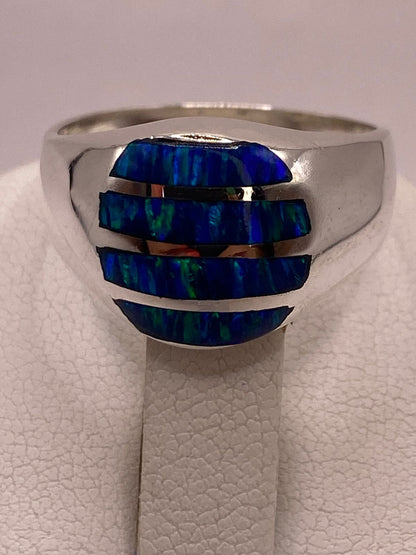 Anillo de Ópalo de Fuego Azul Iridiscente en Plata Ley 950, vista de detalle