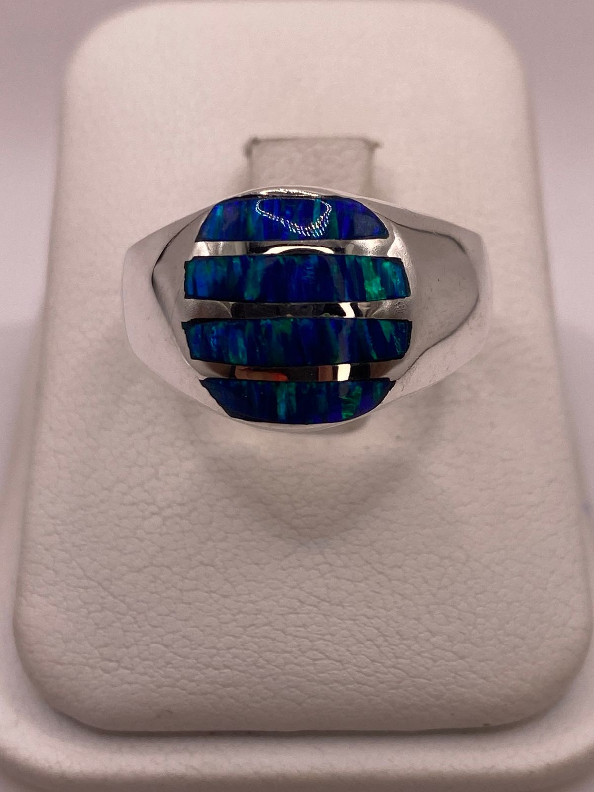 Anillo de Ópalo de Fuego Azul Iridiscente en Plata Ley 950, sello de autenticidad Plata Ley .925