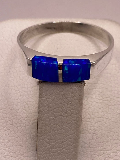 Anillo con Ópalo de Fuego Azul Marino con Destellos Verdes en Plata Ley .925, vista superior