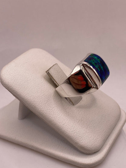 Anillo con Ópalo de Fuego Azul Marino en Plata Ley .950, vista lateral