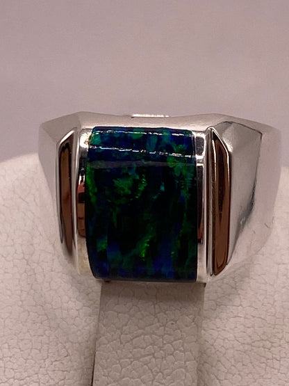 Anillo con Ópalo de Fuego Azul Marino en Plata Ley .950, sello de autenticidad Plata Ley .925