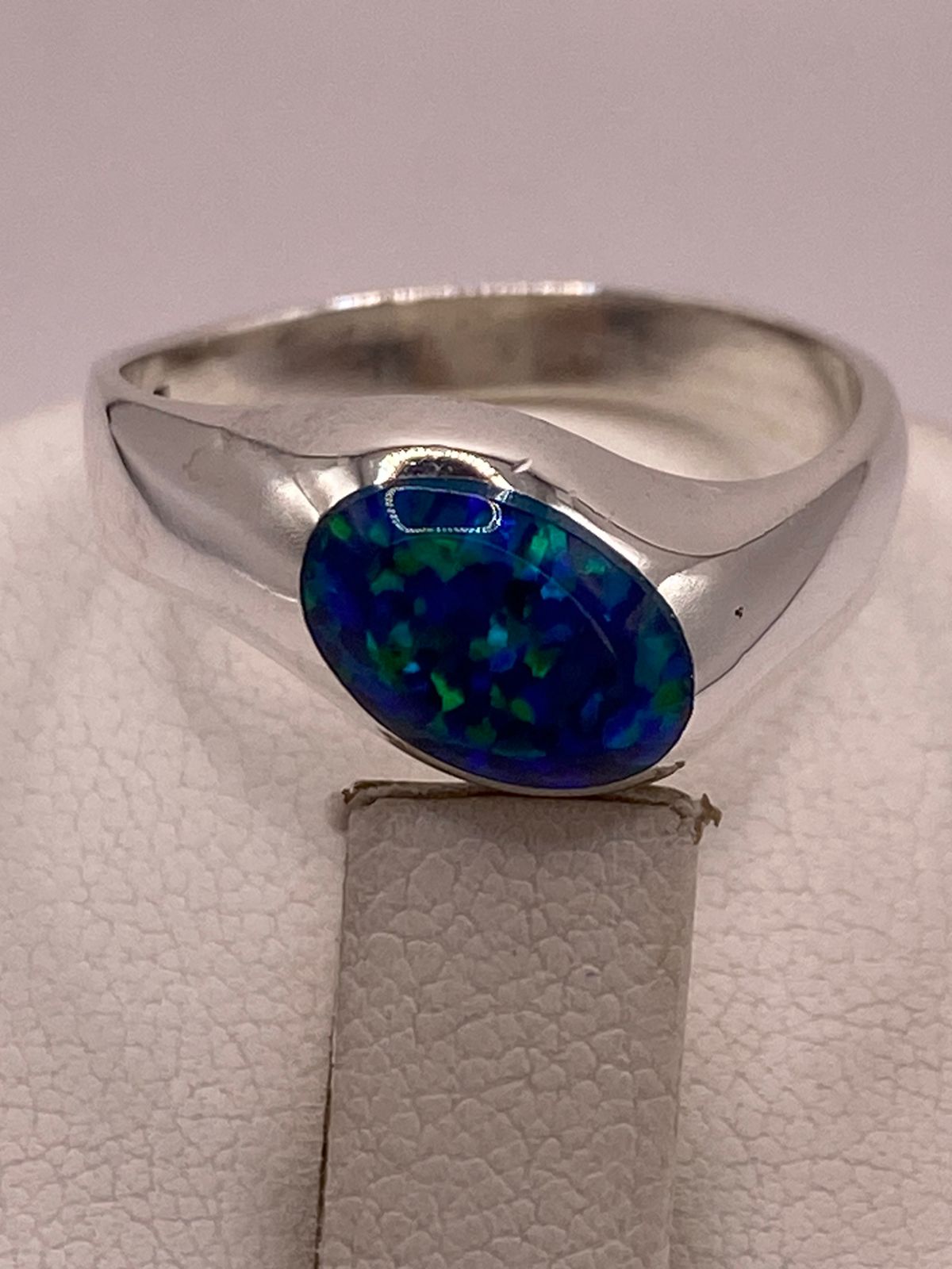 Anillo con Ópalo de Fuego Azul Marino en Plata Ley .950, vista superior
