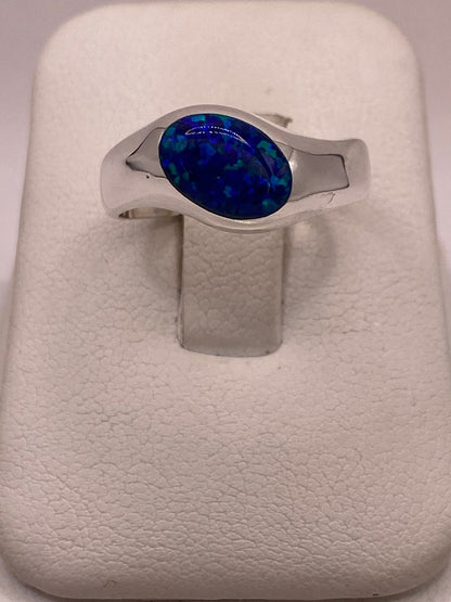 Anillo con Ópalo de Fuego Azul Marino en Plata Ley .950, vista frontal