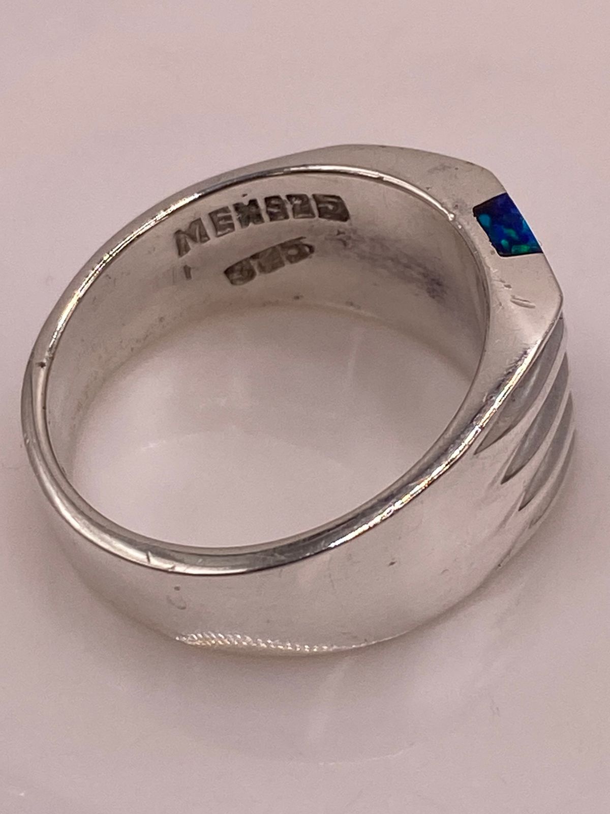Anillo de Ópalo de Fuego Azul en Plata Ley .925, sello de autenticidad Plata Ley .925