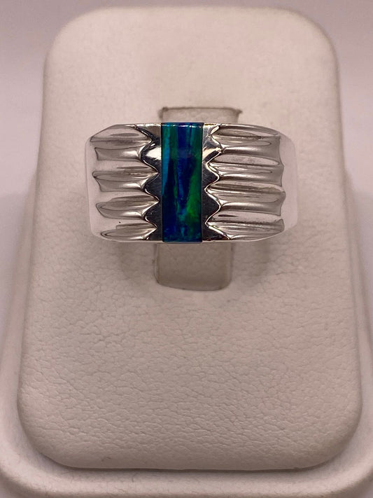 Anillo de Ópalo de Fuego Azul en Plata Ley .925 en báscula mostrando peso