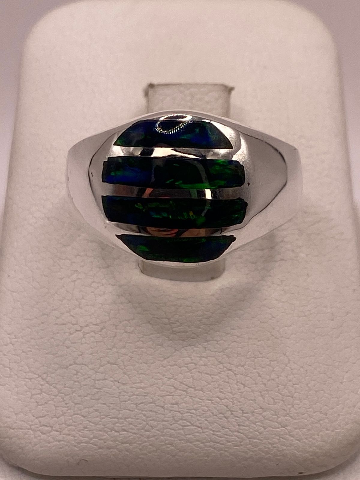 Anillo con Ópalo de Fuego Azul en Plata Ley .950, vista frontal