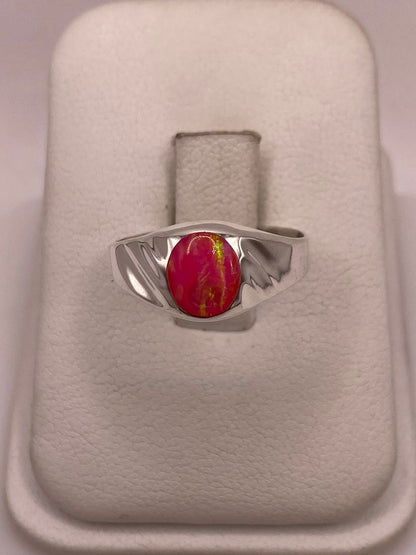 Anillo de Ópalo de Fuego Fucsia con Destellos Verdes Iridiscentes en Plata Ley .925, vista frontal
