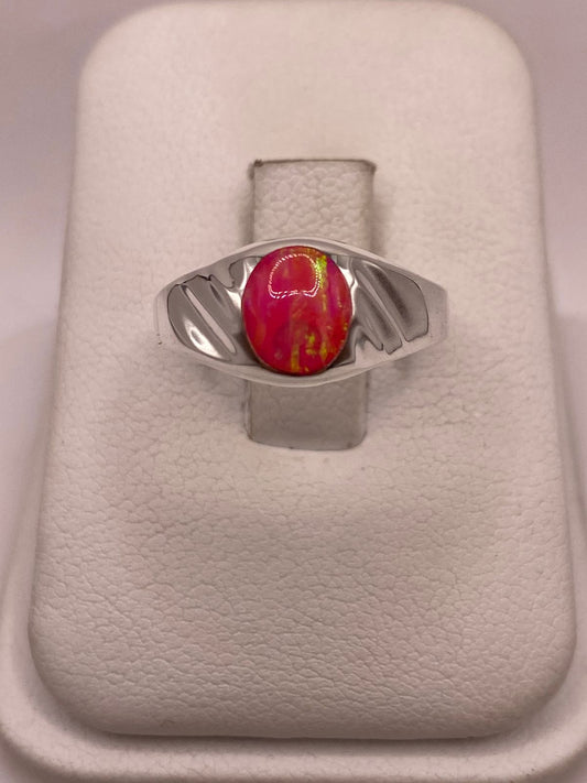 Anillo de Ópalo de Fuego Fucsia con Destellos Verdes Iridiscentes en Plata Ley .925 — detalle de acabado