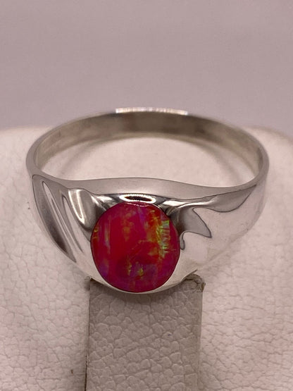 Anillo de Ópalo de Fuego Fucsia con Destellos Verdes Iridiscentes en Plata Ley .925, sello de autenticidad Plata Ley .925
