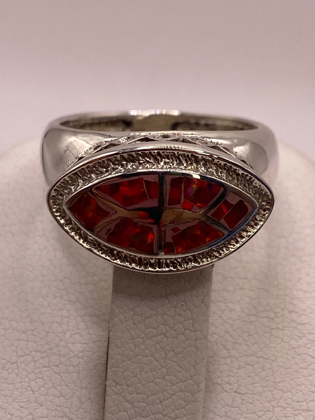 Anillo de Ópalo de Fuego Fucsia en Plata Ley .950, vista superior