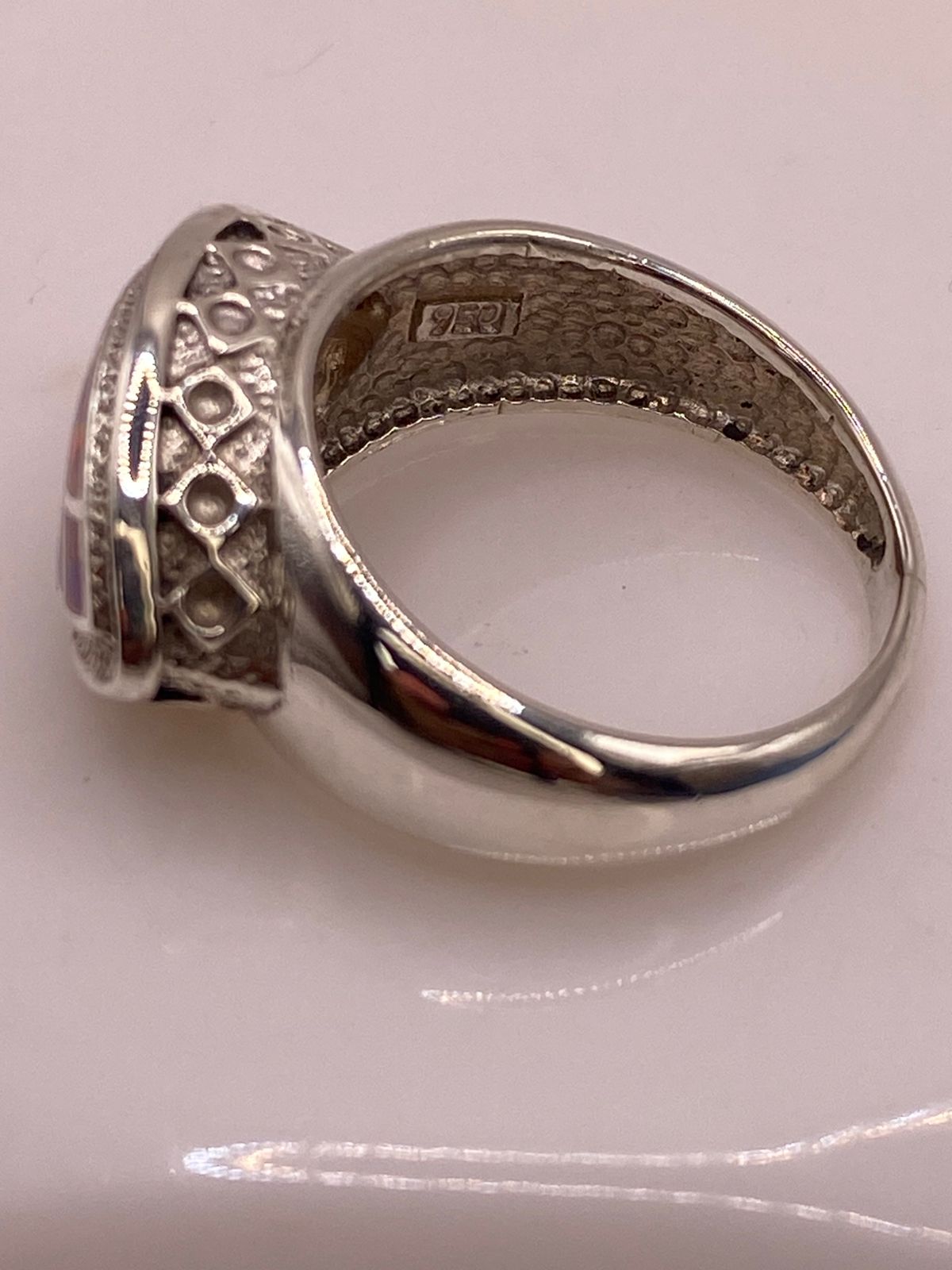 Anillo de Ópalo de Fuego Fucsia en Plata Ley .950, sello de autenticidad Plata Ley .925