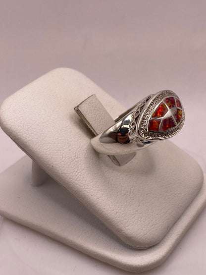 Anillo de Ópalo de Fuego Fucsia en Plata Ley .950, vista lateral