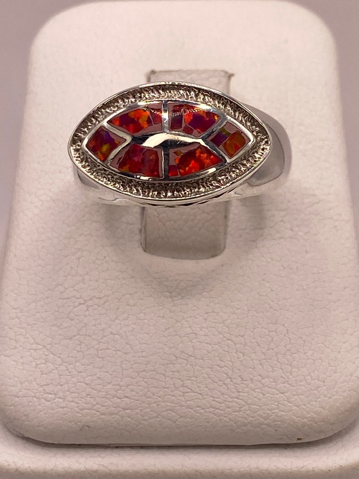 Anillo de Ópalo de Fuego Fucsia en Plata Ley .950, vista frontal