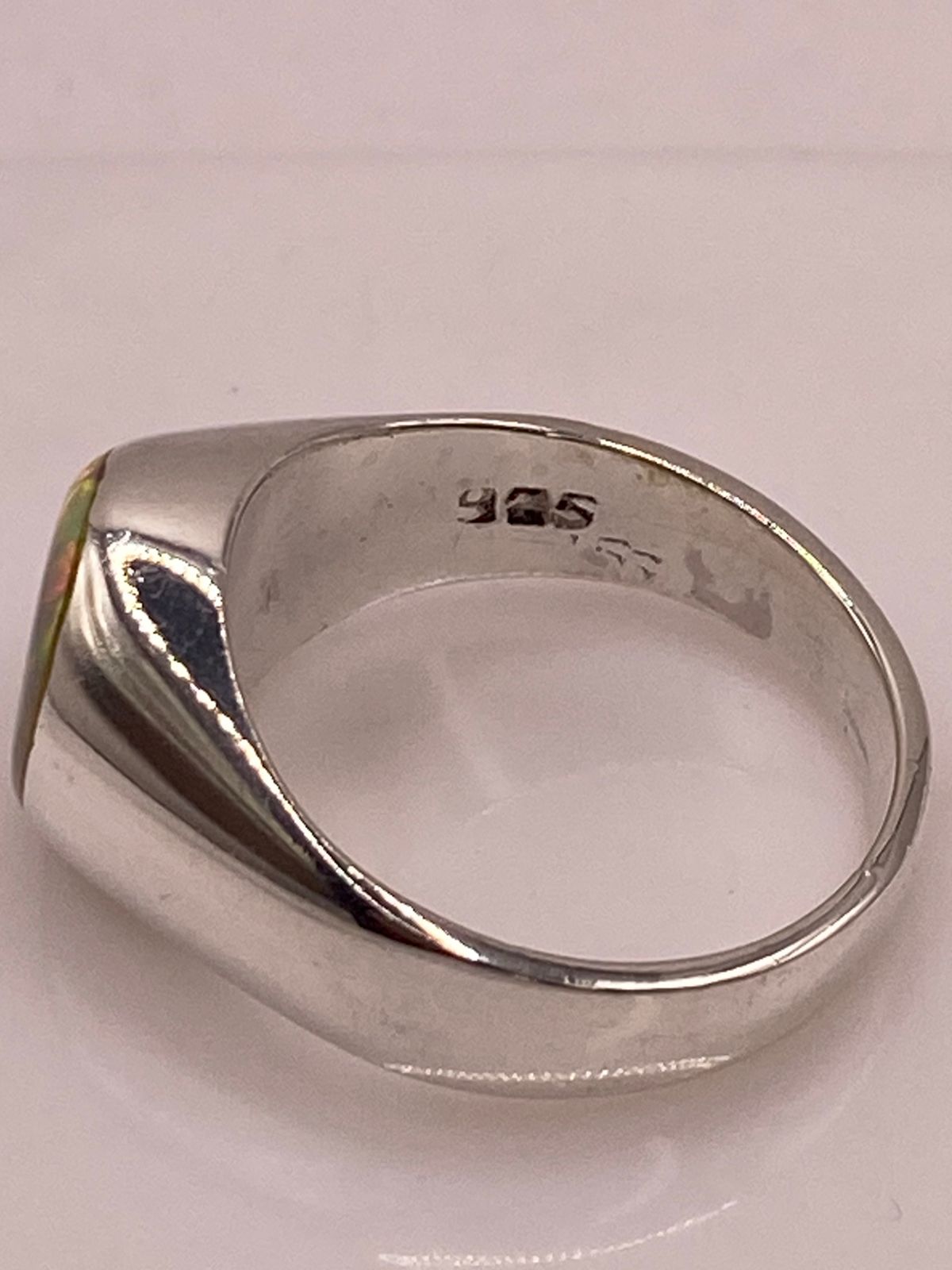 Anillo de Ópalo de Fuego Iridiscente en Plata Ley .925, sello de autenticidad Plata Ley .925