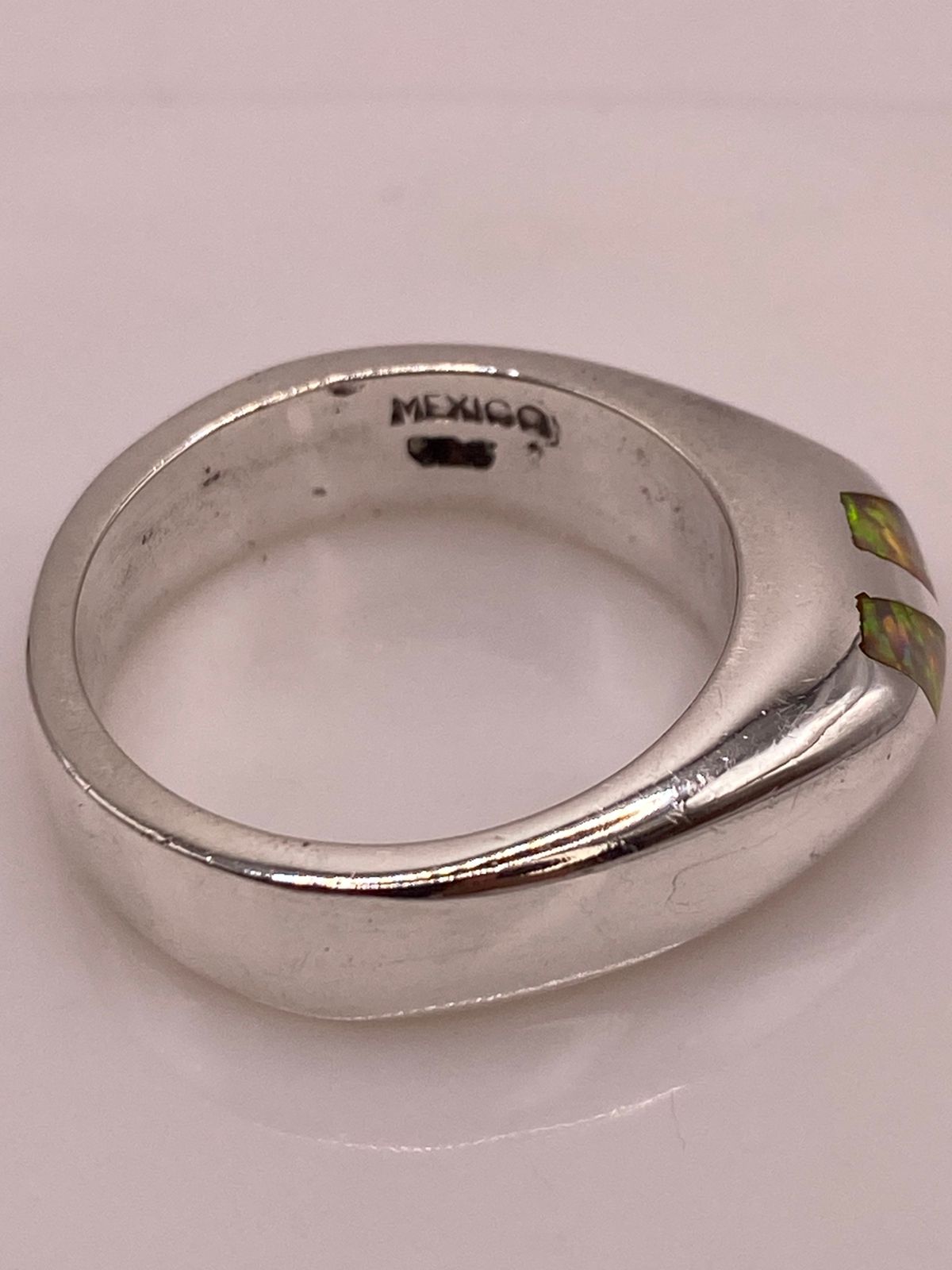 Anillo con Ópalo de Fuego Iridiscente en Plata Ley .925, sello de autenticidad Plata Ley .925