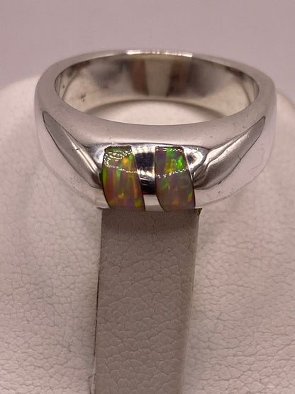 Anillo con Ópalo de Fuego Iridiscente en Plata Ley .925, vista superior