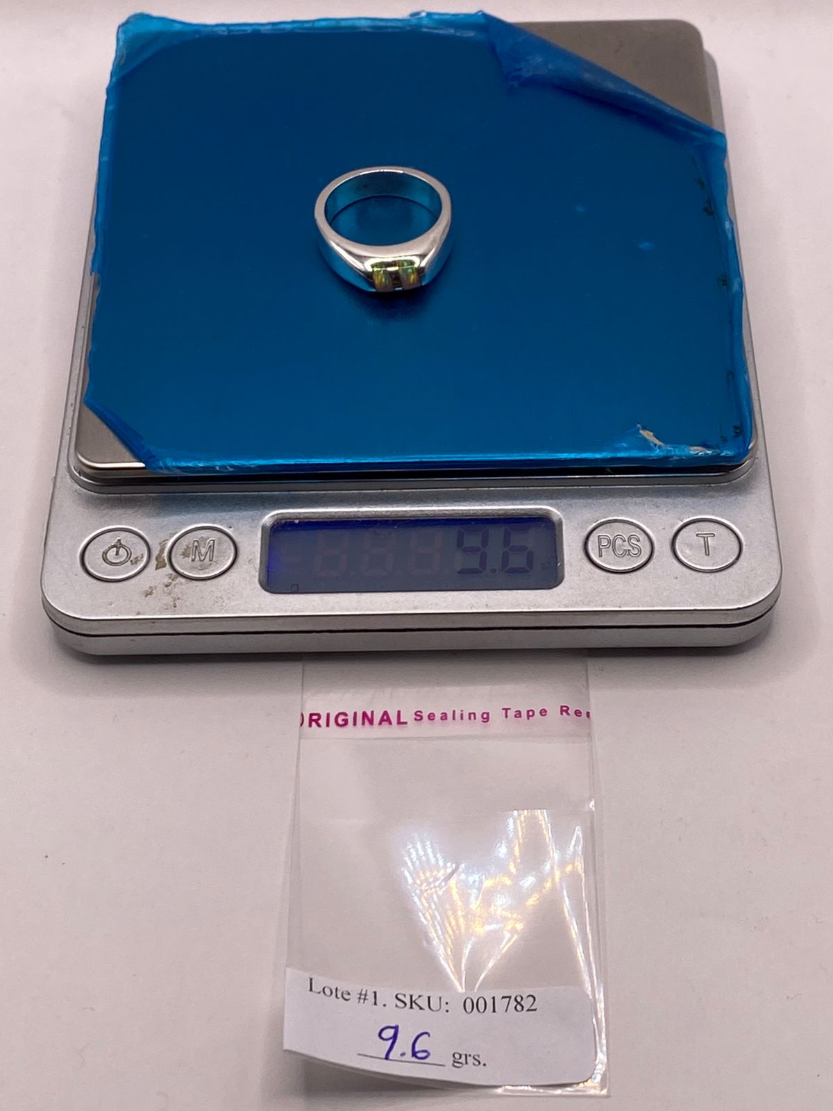 Anillo con Ópalo de Fuego Iridiscente en Plata Ley .925, peso en gramos (báscula)