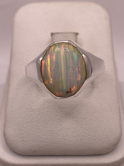 Anillo de Ópalo de Fuego Iridiscente en Plata Ley .950, vista frontal