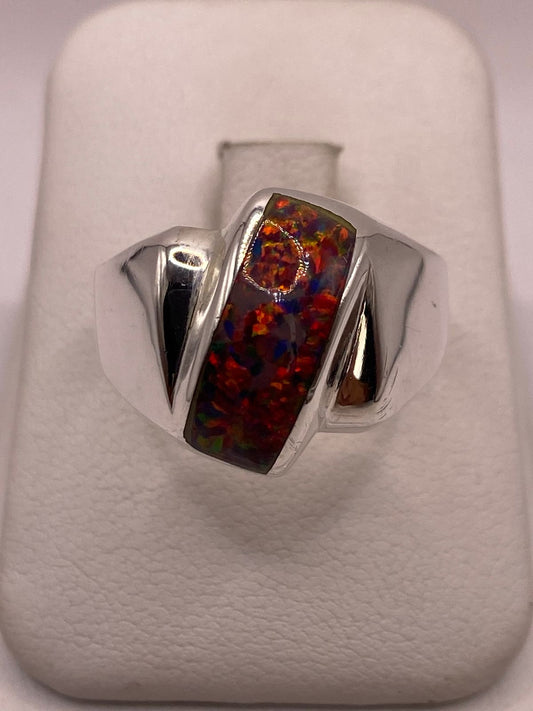 Anillo de Ópalo de Fuego Multicolor Iridiscente en Plata Ley .925 — vista lateral