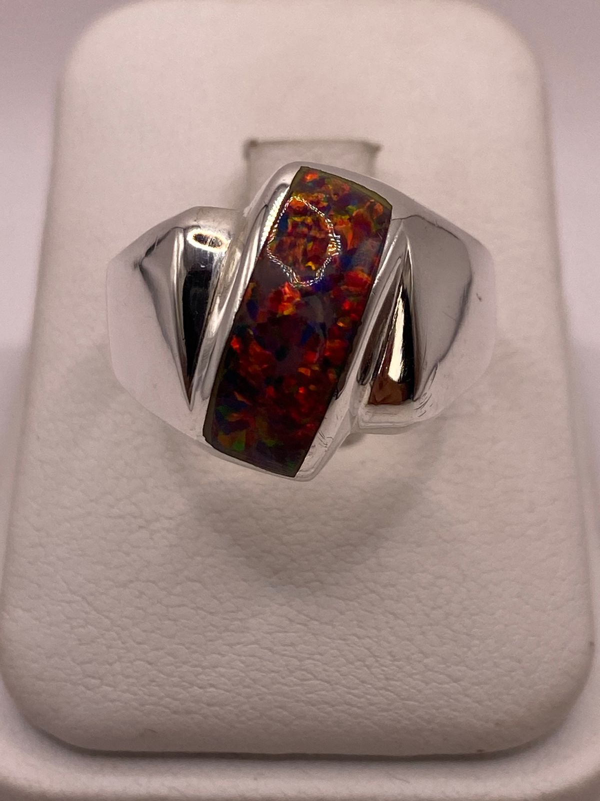 Anillo de Ópalo de Fuego Multicolor Iridiscente en Plata Ley .925, vista frontal