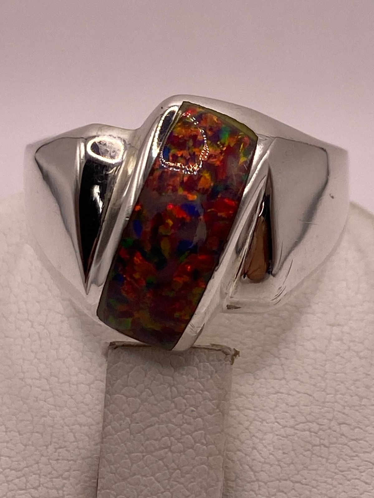 Anillo de Ópalo de Fuego Multicolor Iridiscente en Plata Ley .925, sello de autenticidad Plata Ley .925