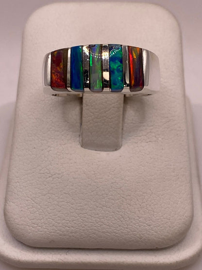 Anillo de Ópalo de Fuego Multicolor Iridiscente en Plata Ley .925 — ángulo diagonal