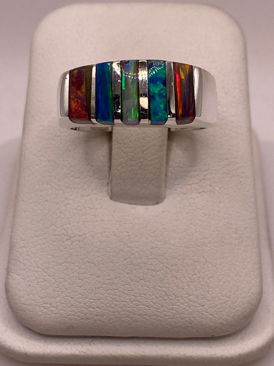 Anillo de Ópalo de Fuego Multicolor Iridiscente en Plata Ley .925 — ángulo diagonal